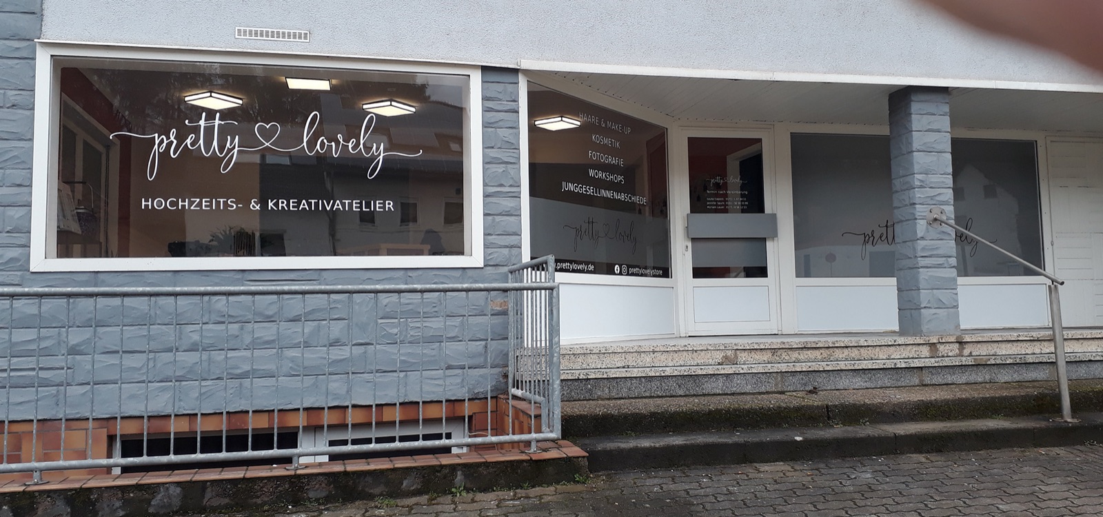 Schaufensterbeschriftung eines Geschäfts